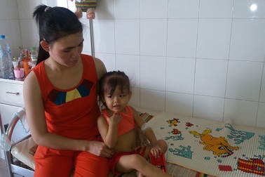Thương bé 2 tuổi bị ung thư bạch cầu cấp dòng tủy