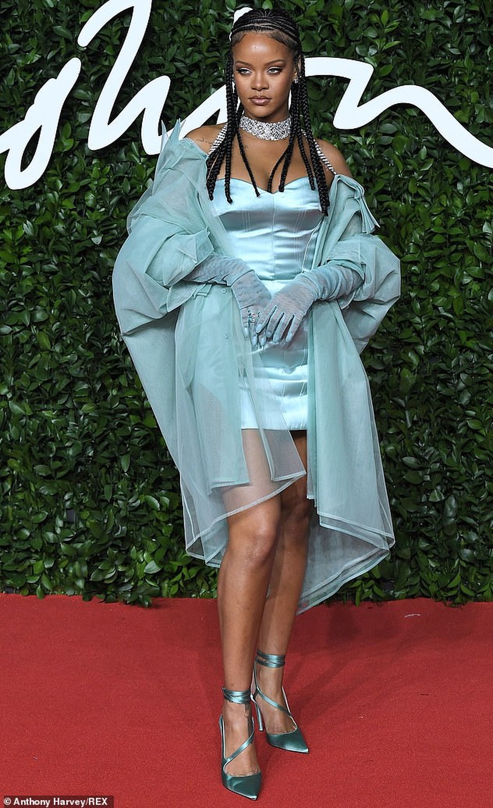 Rihanna bốc lửa trong bộ ảnh quảng cáo mới - 7 Rihanna bốc lửa trong bộ ảnh quảng cáo mới - 7