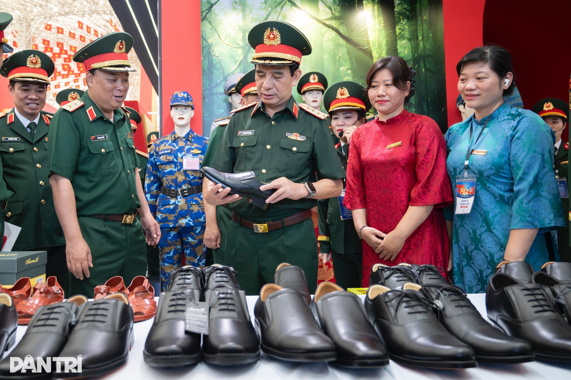 Đại tướng Phan Văn Giang trải nghiệm lái xe không kính đường Trường Sơn - 3