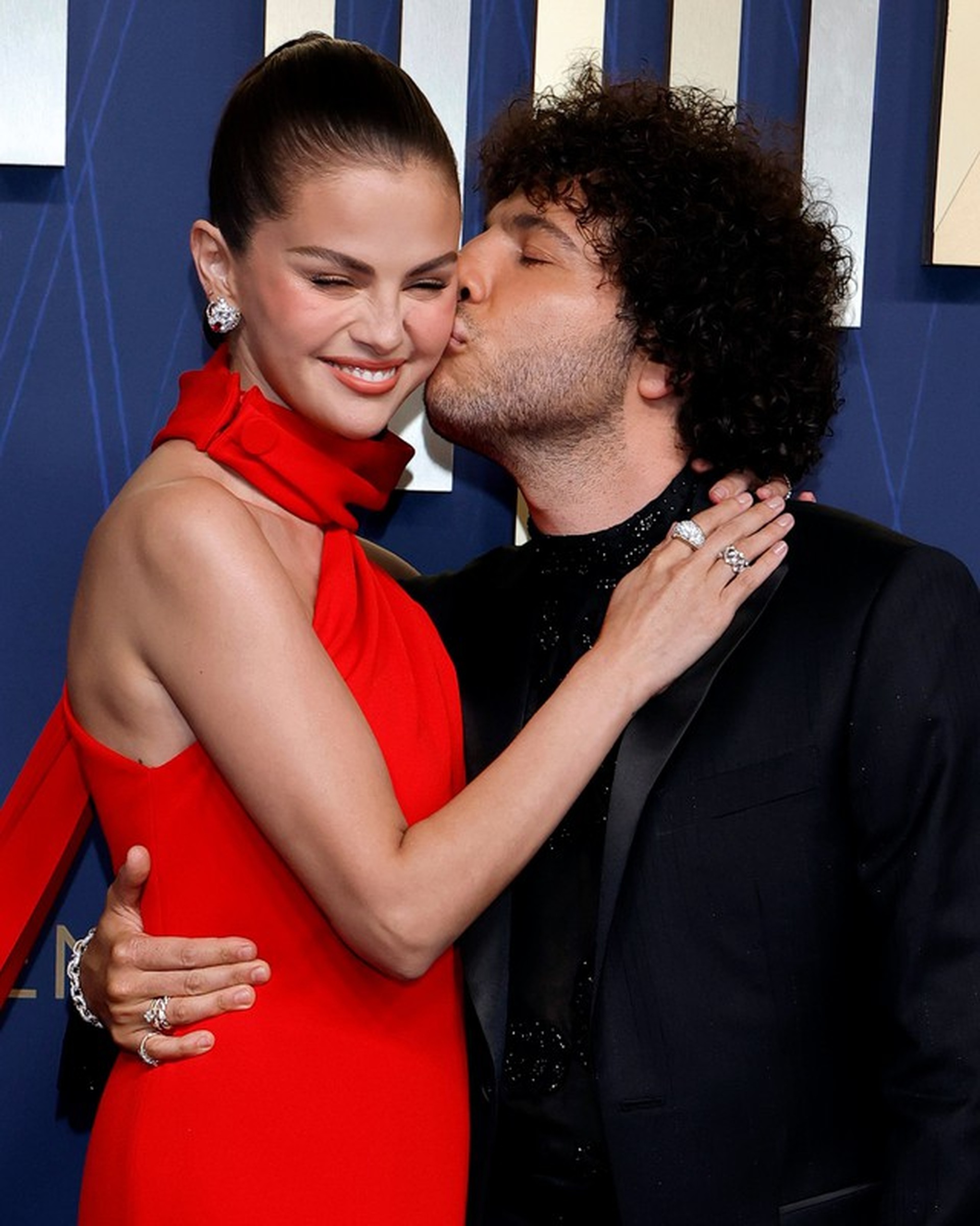 Lisa hóa công chúa dịu dàng, cô dâu tương lai Selena Gomez đẹp quyến rũ - 5 Lisa hóa công chúa dịu dàng, cô dâu tương lai Selena Gomez đẹp quyến rũ - 5