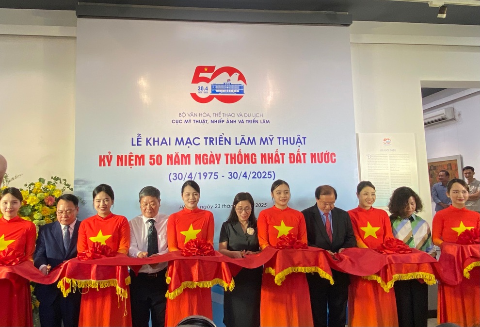 50 tác phẩm mỹ thuật tái hiện hào khí Đại thắng mùa Xuân 1975 - 1 50 tác phẩm mỹ thuật tái hiện hào khí Đại thắng mùa Xuân 1975 - 1