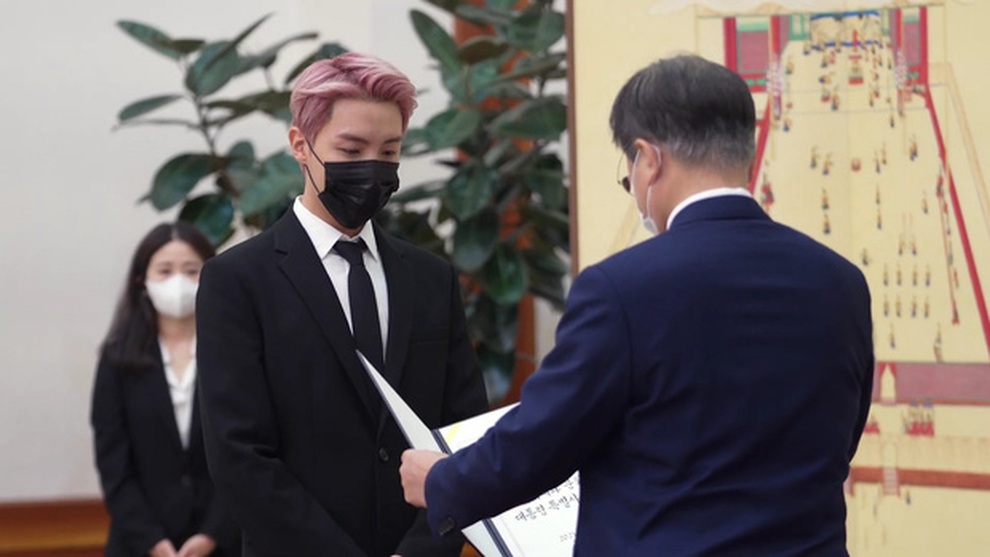 Nhóm BTS lịch lãm diện kiến tổng thống Hàn Quốc - 4 Nhóm BTS lịch lãm diện kiến tổng thống Hàn Quốc - 4