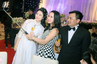 Thêm hình ảnh ngập tràn tình yêu của hoa hậu Thu Ngân trong ngày cưới