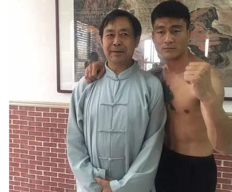 Bàn tay cứng như thép, võ sư Thái Cực Quyền bóp nát 4 quả táo - 3 Bàn tay cứng như thép, võ sư Thái Cực Quyền bóp nát 4 quả táo - 3