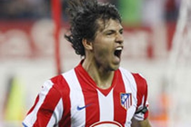 Chủ tịch Barca quyết chiêu mộ Aguero