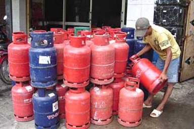 Hé lộ bí mật động trời của nhân viên chở gas