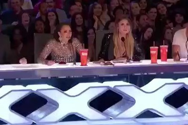 Thú vị màn đánh đàn của chú gà tại cuộc thi tìm kiếm tài năng nước Mỹ