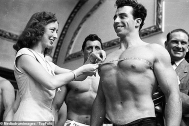 “Điệp viên 007” Sean Connery từng đi thi Mr Universe khoe cơ bắp lực lưỡng