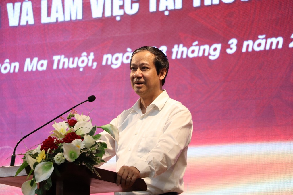 Lãnh đạo Bộ GDĐT thăm trường Tiểu học, THCS và THPT Hoàng Việt - 3 Lãnh đạo Bộ GDĐT thăm trường Tiểu học, THCS và THPT Hoàng Việt - 3