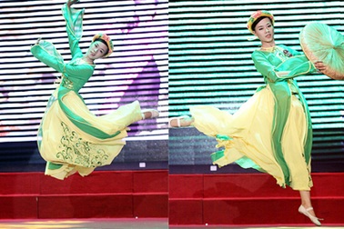 Nữ sinh Hà thành duyên dáng với điệu múa truyền thống