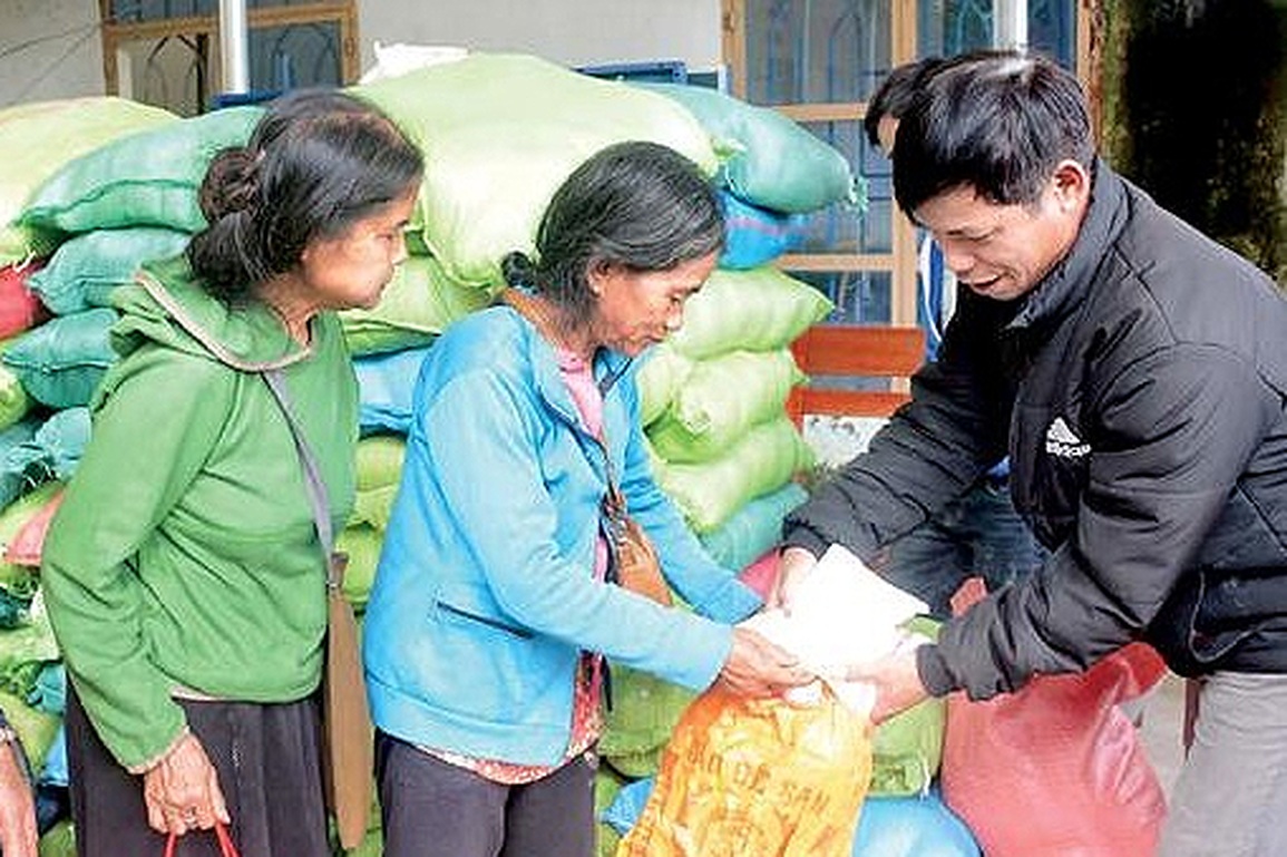 Quảng Ngãi cấp nhu yếu phẩm miễn phí phục vụ đồng bào thiểu số đón Tết - 1 Quảng Ngãi cấp nhu yếu phẩm miễn phí phục vụ đồng bào thiểu số đón Tết - 1