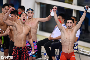 Khoảnh khắc đội bơi Việt Nam phá kỷ lục SEA Games thi 4x200m tiếp sức tự do