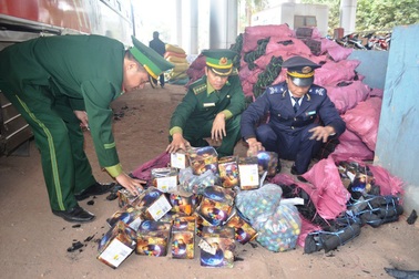 Bắt giữ hàng loạt vụ mua bán, vận chuyển pháo lậu "khủng" vùng biên