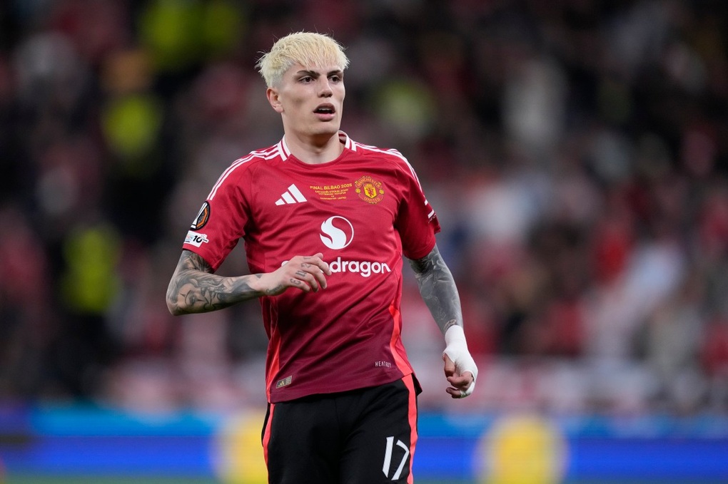 แมนยูฯ เสนอราคาต่ำเหลือเชื่อให้การ์นาโช แฟนบอลแสดงความไม่พอใจ - 1 Man Utd ra giá Garnacho rẻ khó tin, CĐV bày tỏ sự phẫn nộ - 1