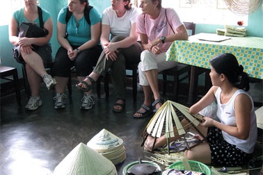 Thành lập Hội nón lá và Hội áo dài Huế