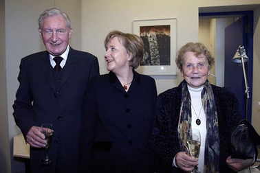 Cha đẻ của nữ Thủ tướng Đức Angela Merkel luôn muốn con gái mình "nền nếp, hoàn hảo"