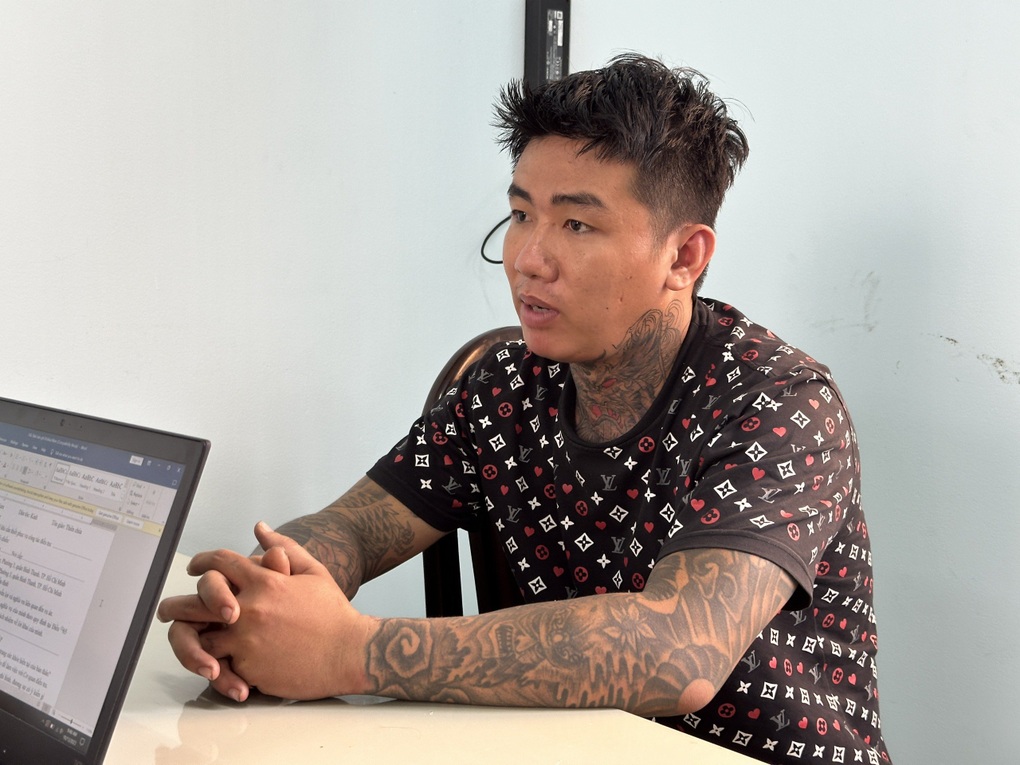 Cầm vật nhọn đe dọa cướp điện thoại của học sinh ở TPHCM - 2 Cầm vật nhọn đe dọa cướp điện thoại của học sinh ở TPHCM - 2