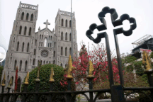 So sánh hình ảnh Nhà Thờ Lớn Hà Nội trước và sau khi trùng tu sửa chữa