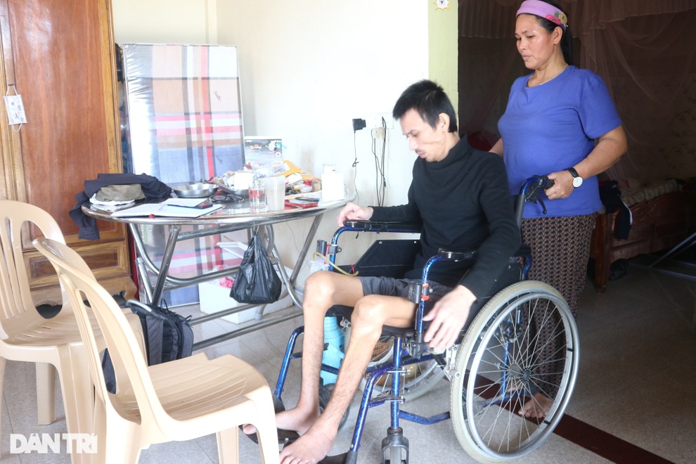 Tai họa ập xuống đầu, chàng trai nhiều lần muốn chết cho mẹ bớt khổ đau - 3 Tai họa ập xuống đầu, chàng trai nhiều lần muốn chết cho mẹ bớt khổ đau - 3