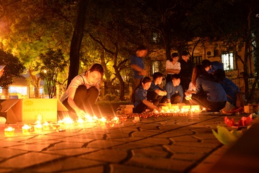 Bạn trẻ Hà thành dâng hương lên Đại tướng Võ Nguyên Giáp nhân ngày 22/12