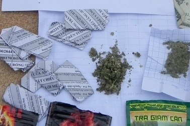 Bắt 7 đối tượng mua bán, sử dụng "Cỏ Mỹ" tại thôn quê