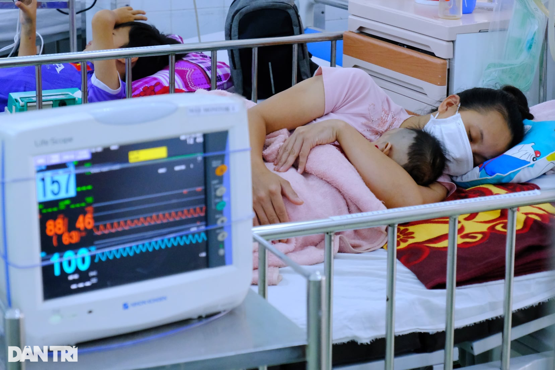Một năm thách thức chưa từng có với ngành y tế TPHCM - 2 Một năm thách thức chưa từng có với ngành y tế TPHCM - 2