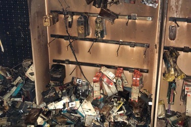 Cửa hàng điện thoại bốc cháy, nhiều tỷ đồng ra tro