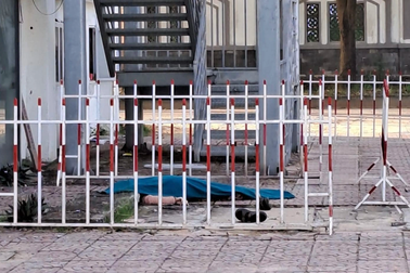 Một phụ nữ tử vong dưới chân cầu thang thoát hiểm bệnh viện