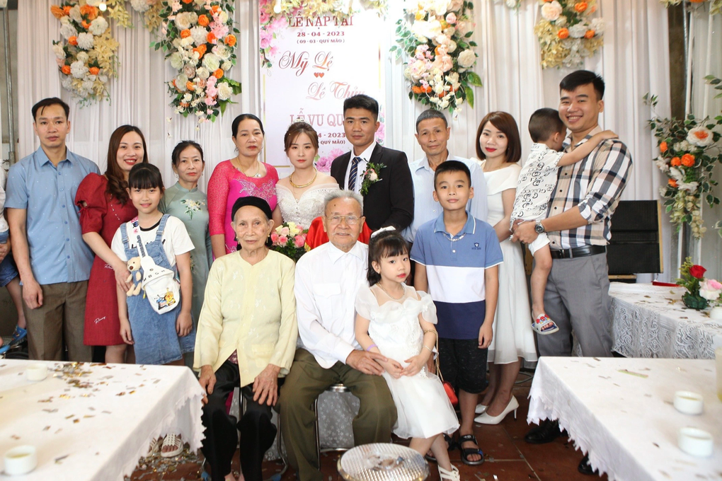 Thanh Hóa: Xúc động câu chuyện bố mẹ chồng làm đám cưới cho con dâu - 1 Thanh Hóa: Xúc động câu chuyện bố mẹ chồng làm đám cưới cho con dâu - 1
