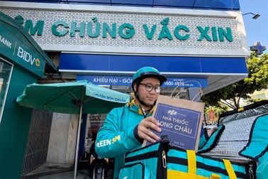 Green SM và Long Châu triển khai giao hàng bằng xe máy điện