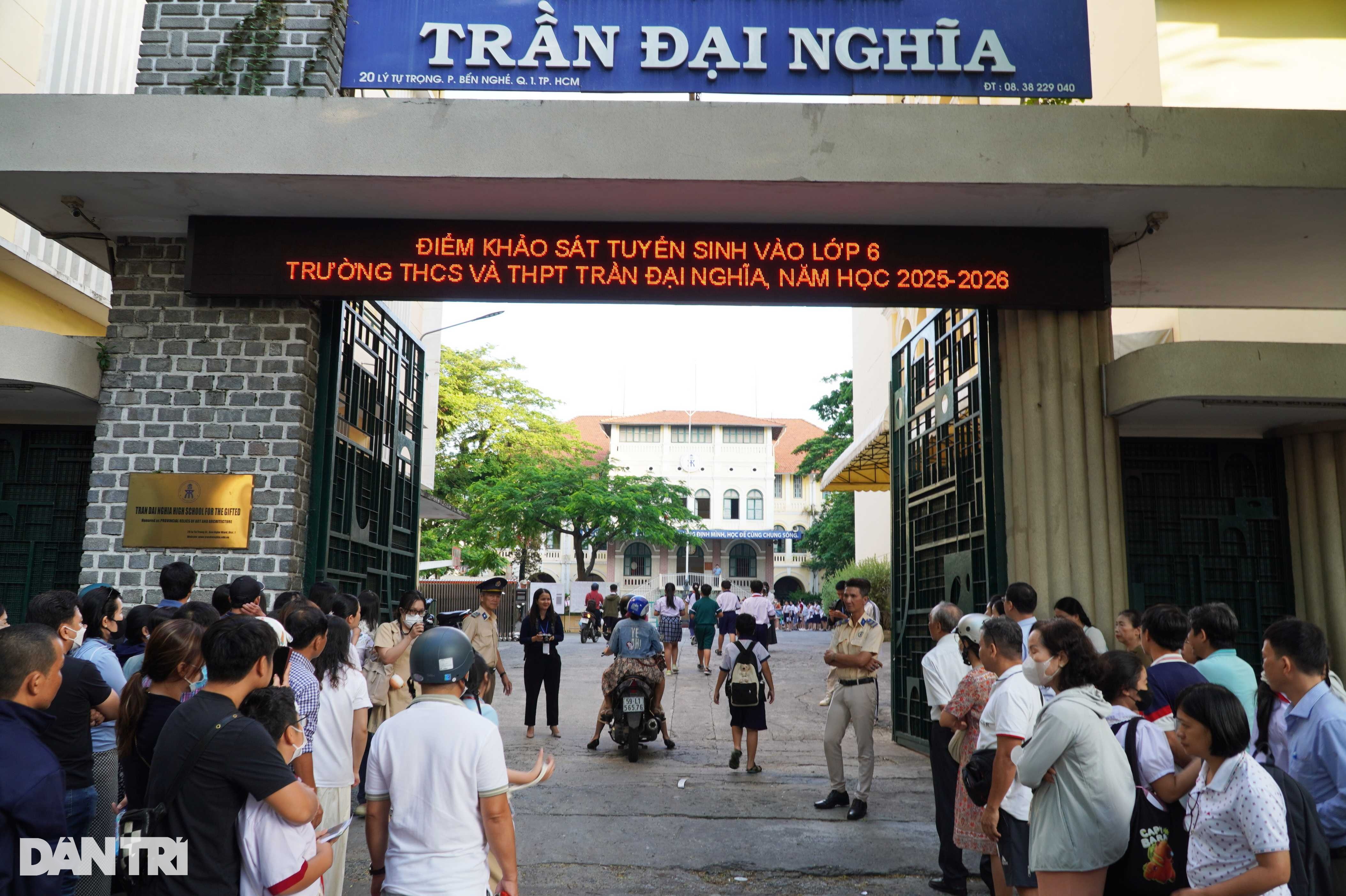 Thí sinh “cày” 6 buổi/tuần, đi 35km để thi lớp 6 Trường Trần Đại Nghĩa - 1 Thí sinh “cày” 6 buổi/tuần, đi 35km để thi lớp 6 Trường Trần Đại Nghĩa - 1