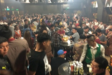 18h hôm nay (30/4), TPHCM đóng cửa karaoke, quán bar và vũ trường