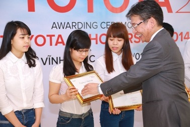 115 suất học bổng  tặng cho SV xuất sắc chuyên ngành kỹ thuật và môi trường