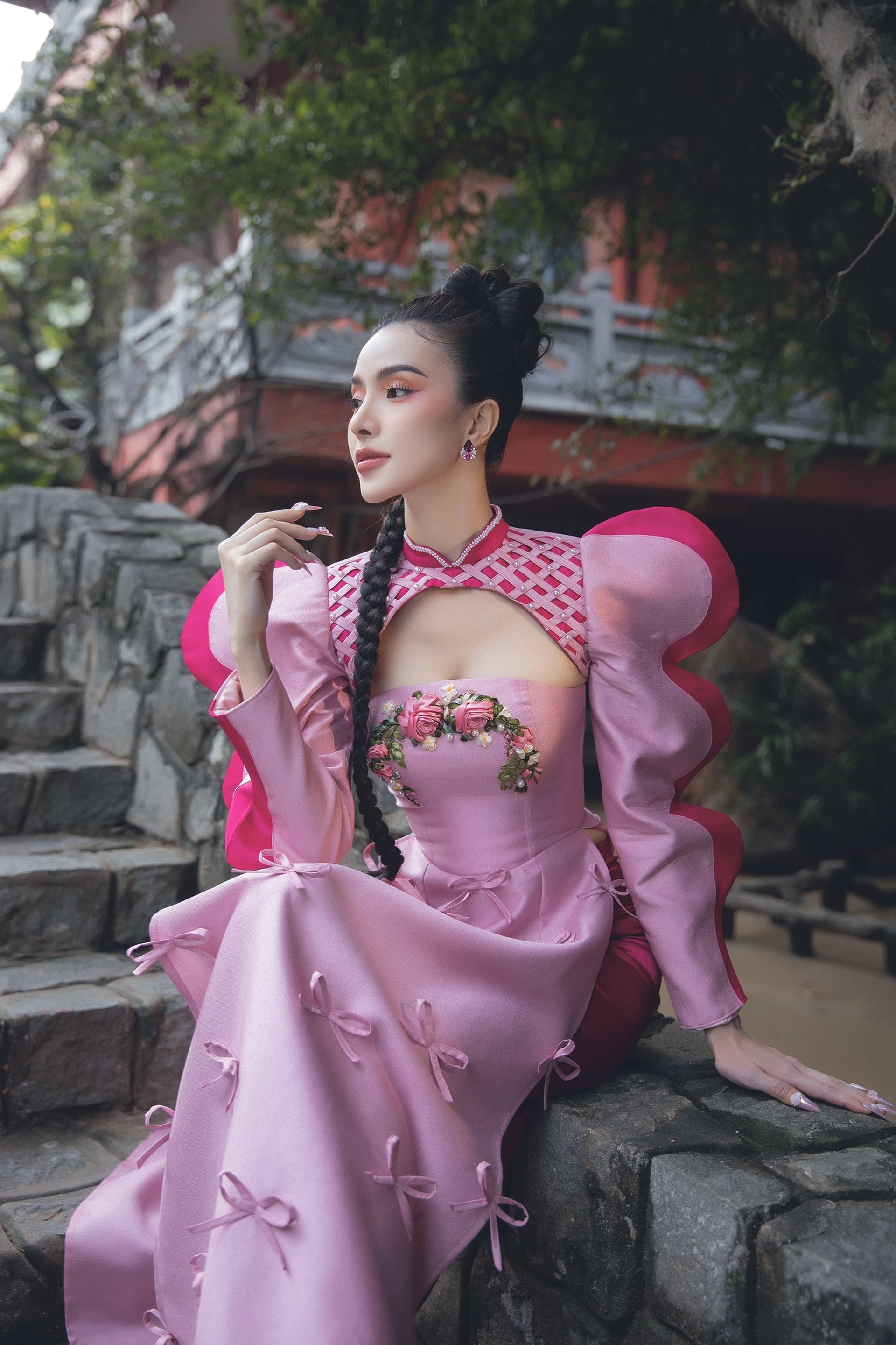 Á hậu Hạnh Nguyên diện áo dài gợi cảm đón xuân - 3 Á hậu Hạnh Nguyên diện áo dài gợi cảm đón xuân - 3