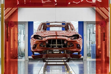 Aston Martin trông ngóng đến ngày có thể sản xuất xe crossover