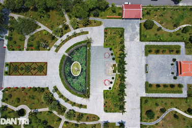 Hồ sen và cầu ao - nơi ghi dấu chân Bác Hồ