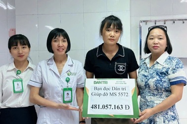 Người mẹ goá nuôi con bệnh nặng được bạn đọc giúp hơn 481 triệu đồng