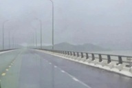 Xe thiết giáp, máy bay không người lái được huy động vào tâm bão Kalmaegi