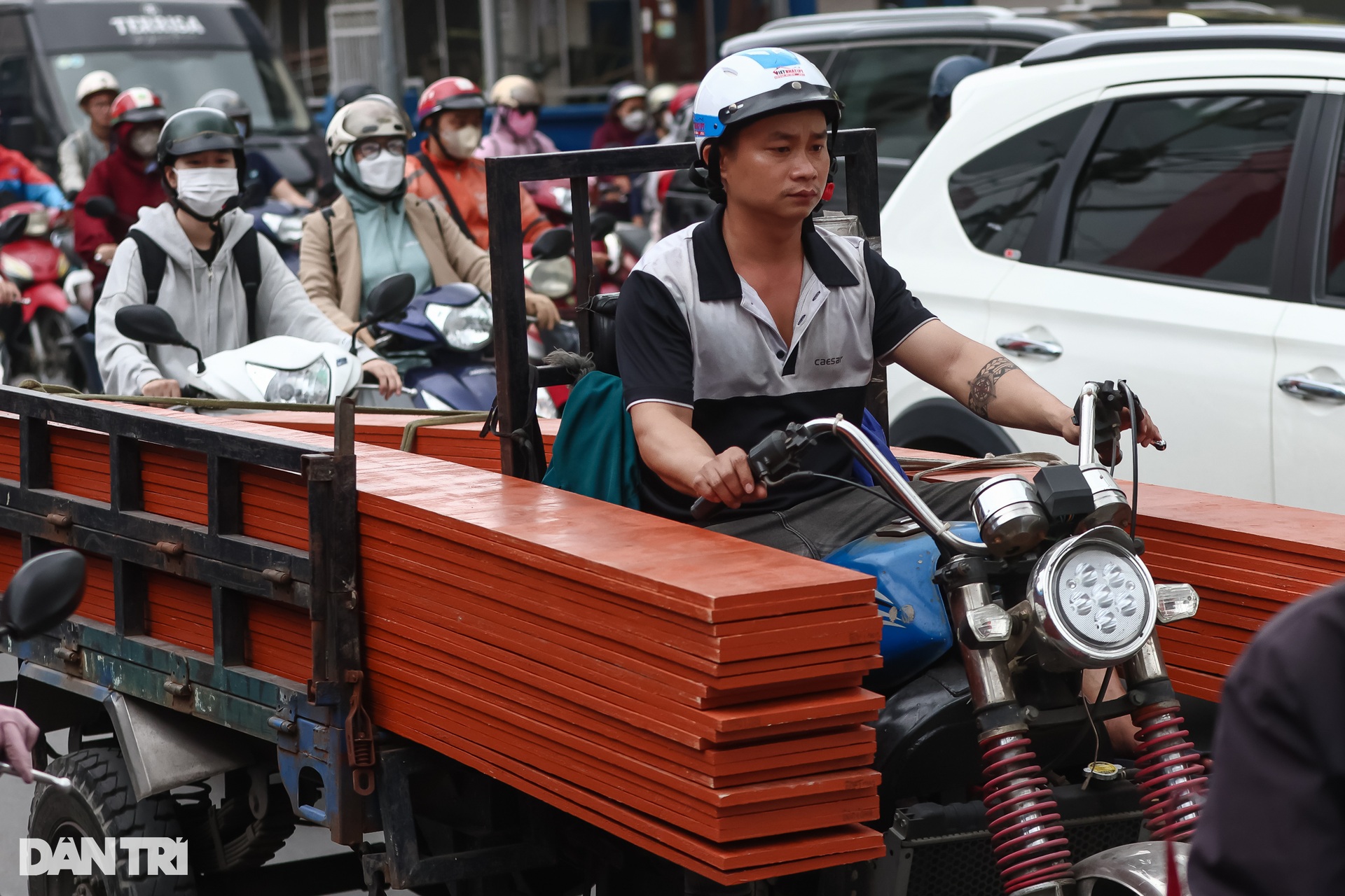 Người dân ám ảnh với cảnh kẹt xe không lối thoát ở cửa ngõ Đông Bắc TPHCM - 4