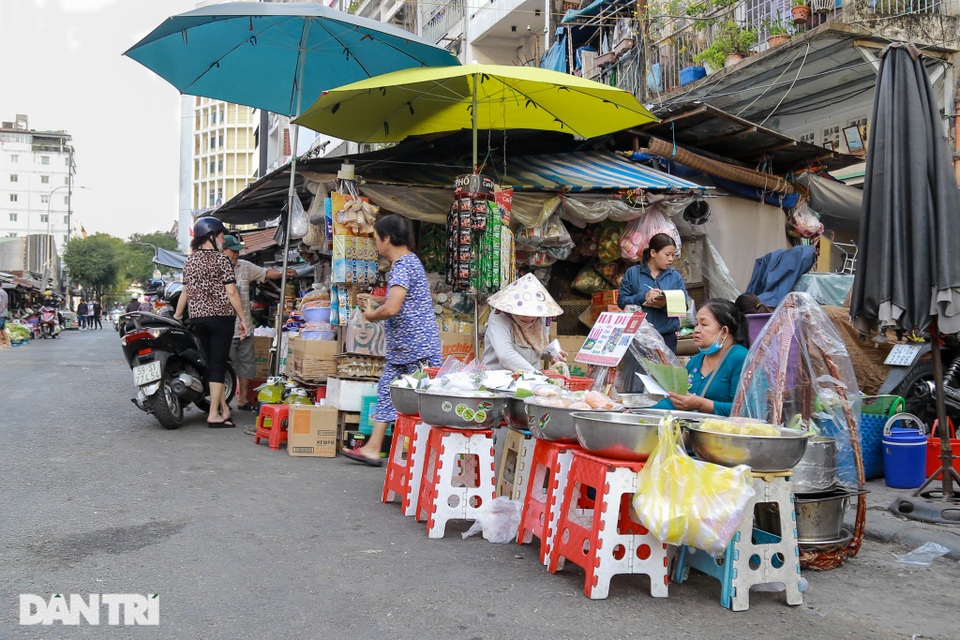 Gánh xôi sầu riêng nổi tiếng ở Sài Gòn buồn vì dịch Covid-19 - 1 Gánh xôi sầu riêng nổi tiếng ở Sài Gòn buồn vì dịch Covid-19 - 1