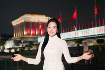 Huyền Trang gây xúc động trong đêm nhạc mừng sinh nhật Bác Hồ