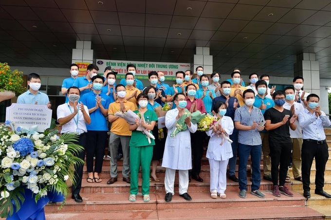 Toàn bộ phi hành đoàn chuyến bay VN6 từ Guinea Xích đạo về nước âm tính với SARS-CoV-2 - Ảnh 1. Toàn bộ phi hành đoàn chuyến bay VN6 từ Guinea Xích đạo về nước âm tính với SARS-CoV-2 - Ảnh 1.
