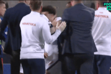 Ngôi sao Liverpool hành xử côn đồ, hùng hổ đòi đấm đối thủ