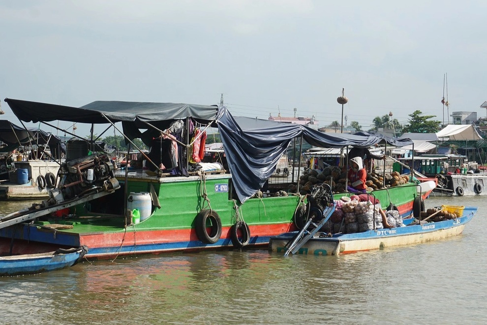Những người gồng mình níu kéo chợ nổi trong dịch Covid-19 - 2 Những người gồng mình níu kéo chợ nổi trong dịch Covid-19 - 2