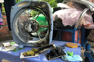 Lửa bốc cháy “bí ẩn” từ bất cứ chỗ nào trong khu nhà của một hộ dân