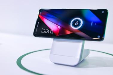 Oppo ra mắt sạc nhanh không dây MagVOOC và công nghệ kết nối trong xe hơi