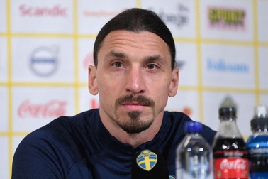 Ibrahimovic bật khóc trong buổi họp báo