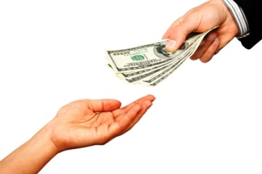 Bị bắt vì bán con gái để lấy tiền nộp phạt