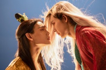 Nguyễn Trần Trung Quân “gây sốc” khi kết hôn, sống cùng “xác chết”