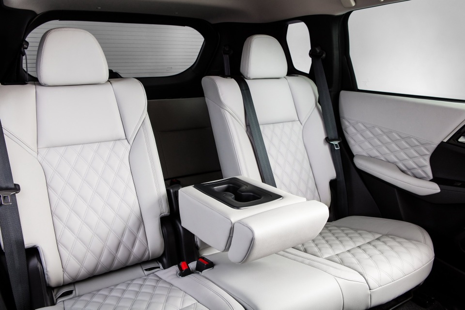 Mitsubishi Outlander 2022 ghi điểm về thiết kế, bị trừ điểm động cơ - 25 Mitsubishi Outlander 2022 ghi điểm về thiết kế, bị trừ điểm động cơ - 25